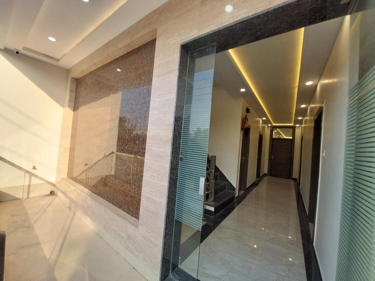 Taj Nice Point Manage By Taj Sunrise Group Agra  Bagian luar foto