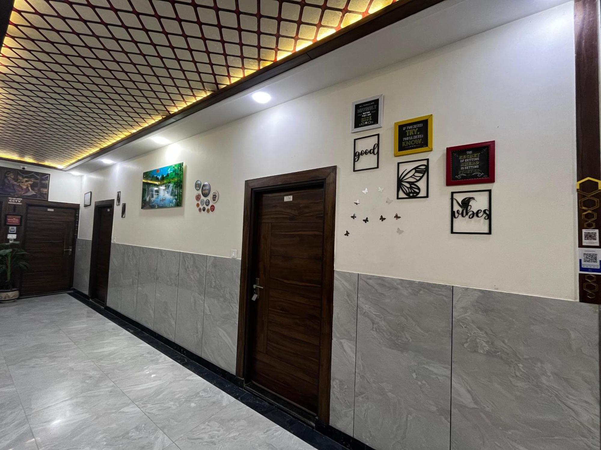 Taj Nice Point Manage By Taj Sunrise Group Agra  Bagian luar foto