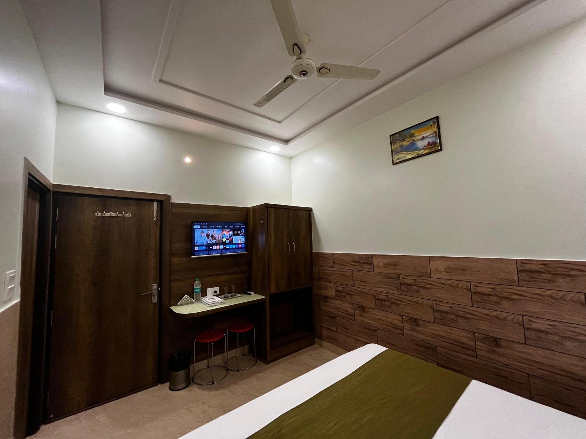 Taj Nice Point Manage By Taj Sunrise Group Agra  Bagian luar foto